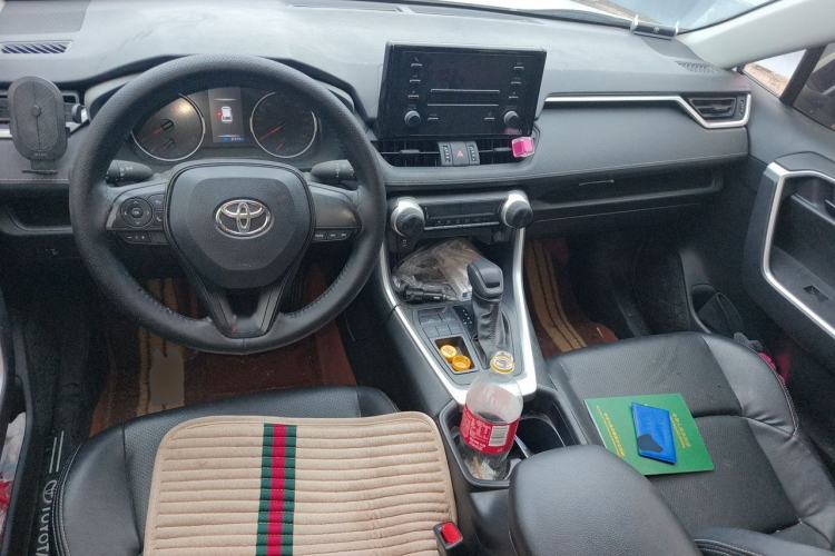 Used Toyota Wildlander 2022 Updated Version 2.0L CVT Two-Wheel Drive Leading Edition Center Console