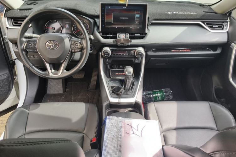 Used Toyota Wildlander 2022 2.0L CVT Two-Wheel Drive Luxury PLUS Edition Center Console