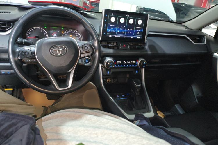Used Toyota Wildlander 2022 2.0L CVT Two-Wheel Drive Luxury PLUS Edition Center Console