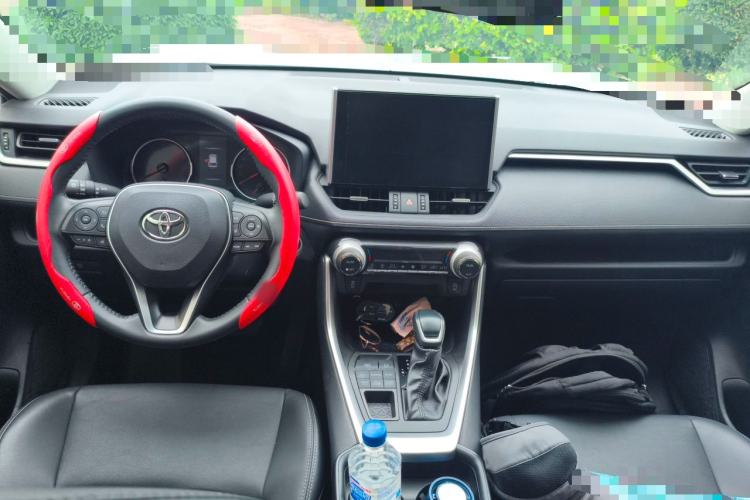Used Toyota Wildlander 2022 2.0L CVT 4x4 Luxury PLUS Edition Center Console