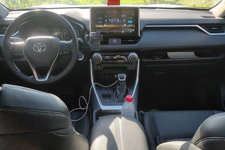 Used Toyota Wildlander 2022 Dual-Engine 2.5L E-CVT Two-Wheel Drive Luxury PLUS Edition Center Console