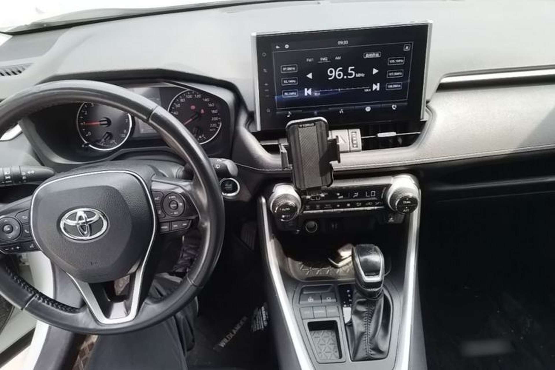 Used Toyota Wildlander 2022 2.0L CVT Two-Wheel Drive Luxury PLUS Edition Center Console