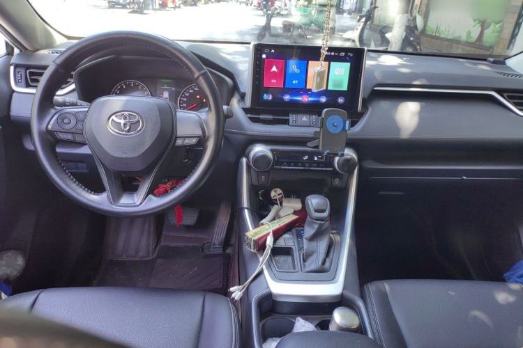 Used Toyota Wildlander 2022 2.0L CVT Two-Wheel Drive Leading Edition Center Console