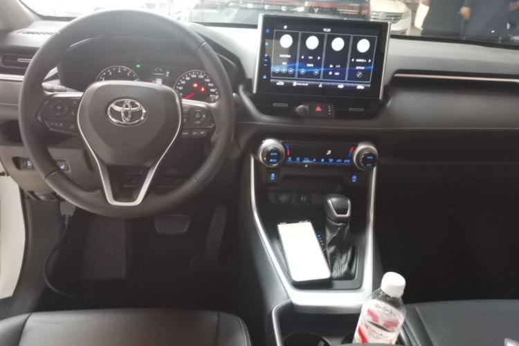 Used Toyota Wildlander 2022 2.0L CVT Two-Wheel Drive Luxury PLUS Edition Center Console