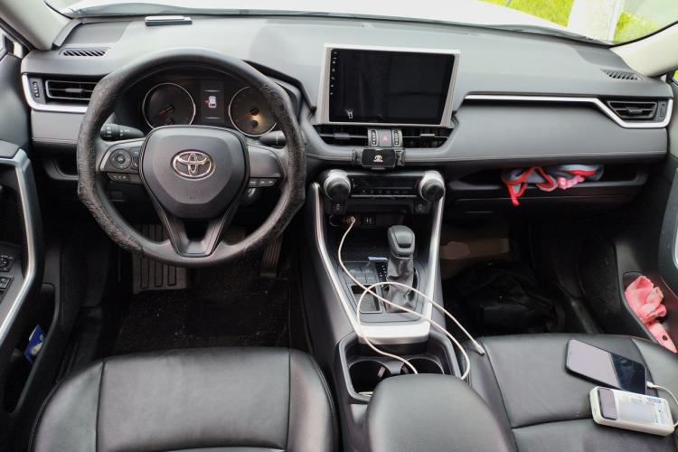 Used Toyota Wildlander 2022 Updated Version 2.0L CVT Two-Wheel Drive Leading Edition Center Console