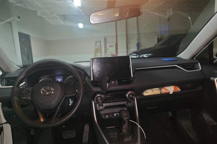 Used Toyota Wildlander 2022 2.0L CVT Two-Wheel Drive Leading Edition Center Console