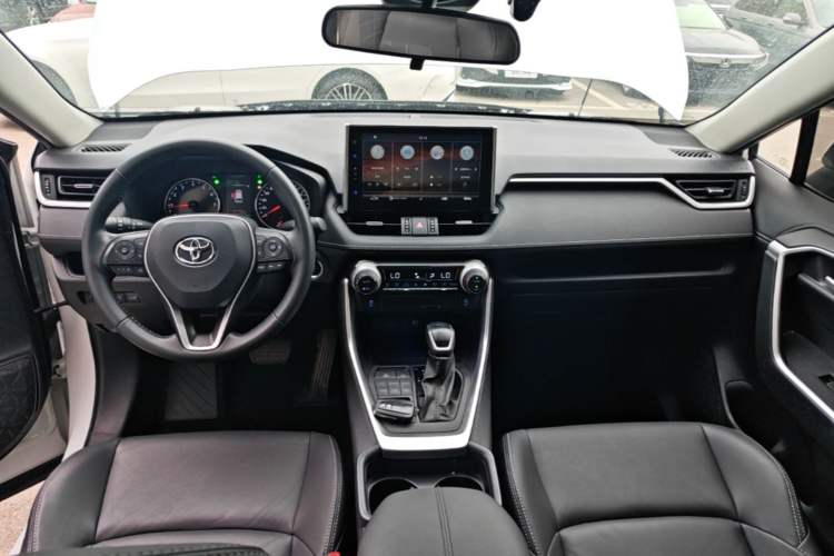 Used Toyota Wildlander 2022 2.0L CVT 4x4 Luxury PLUS Edition Center Console