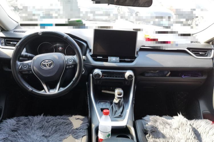 Used Toyota Wildlander 2022 2.0L CVT Two-Wheel Drive Luxury PLUS Edition Center Console