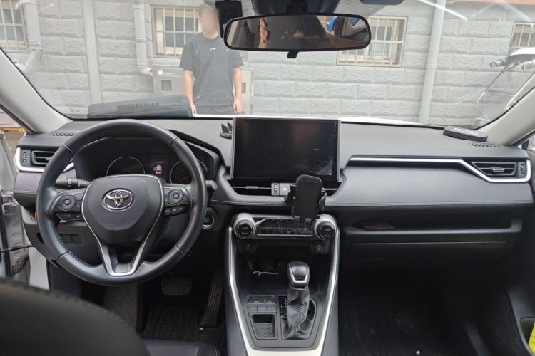 Used Toyota Wildlander 2022 2.0L CVT Two-Wheel Drive Luxury Edition Center Console