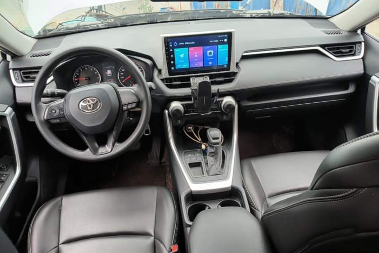 Used Toyota Wildlander 2022 2.0L CVT Two-Wheel Drive Leading Edition Center Console