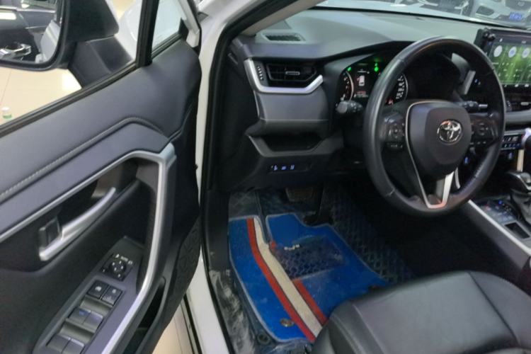 Used Toyota Wildlander 2022 2.0L CVT 4x4 Luxury PLUS Edition Driver Seat