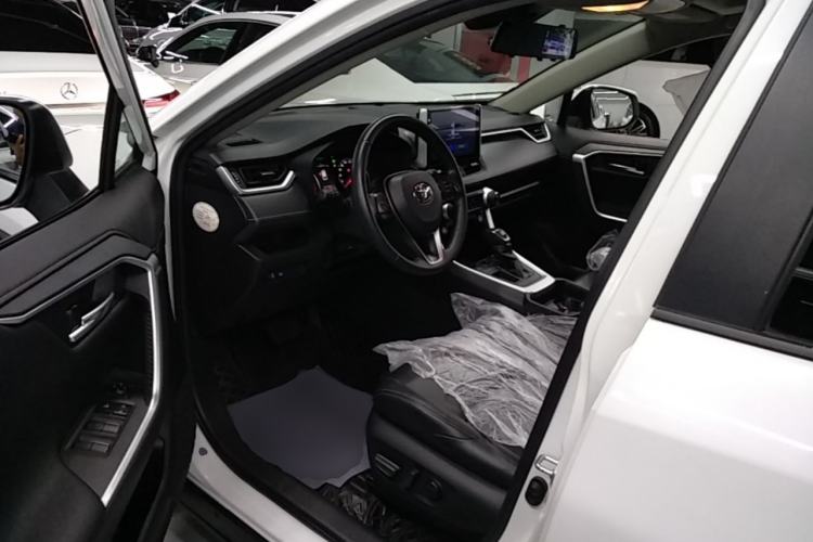 Used Toyota Wildlander 2022 2.0L CVT Two-Wheel Drive Luxury Edition Driver Seat