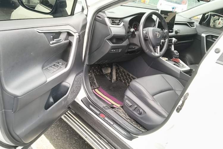 Used Toyota Wildlander 2022 2.0L CVT Four-Wheel Drive Luxury Edition Driver Seat
