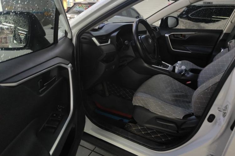 Used Toyota Wildlander 2022 Updated Version 2.0L CVT Two-Wheel Drive Leading Edition Driver Seat