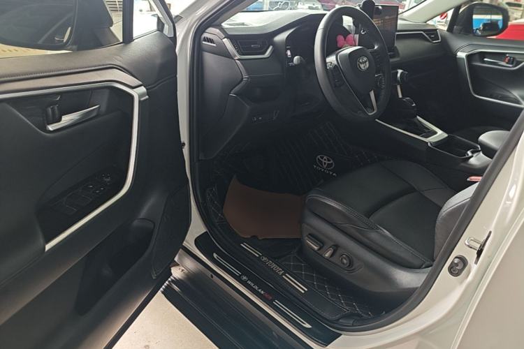Used Toyota Wildlander 2022 2.0L CVT Two-Wheel Drive Luxury Edition Driver Seat