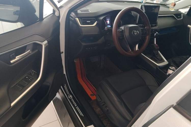 Used Toyota Wildlander 2022 2.0L CVT Two-Wheel Drive Prestige Edition Driver Seat