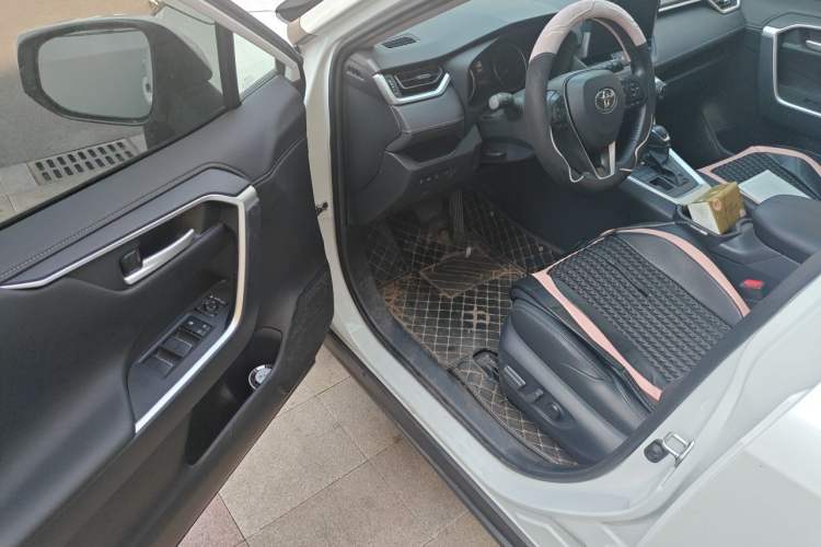 Used Toyota Wildlander 2022 2.0L CVT 4x4 Luxury PLUS Edition Driver Seat