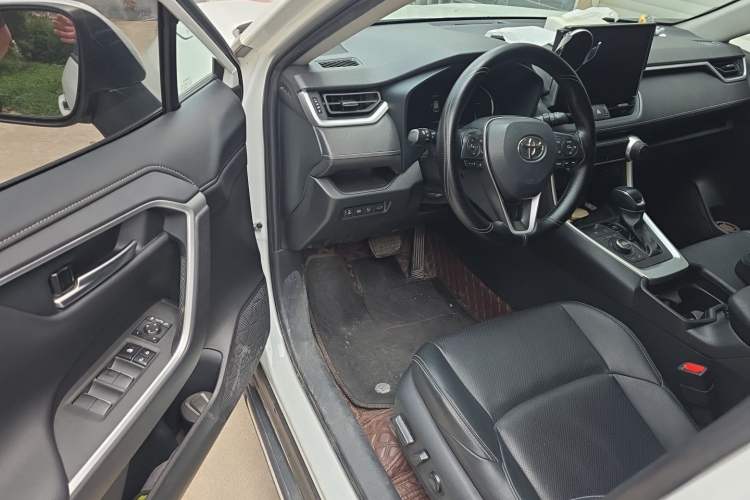 Used Toyota Wildlander 2022 2.0L CVT Four-Wheel Drive Premium Edition Driver Seat
