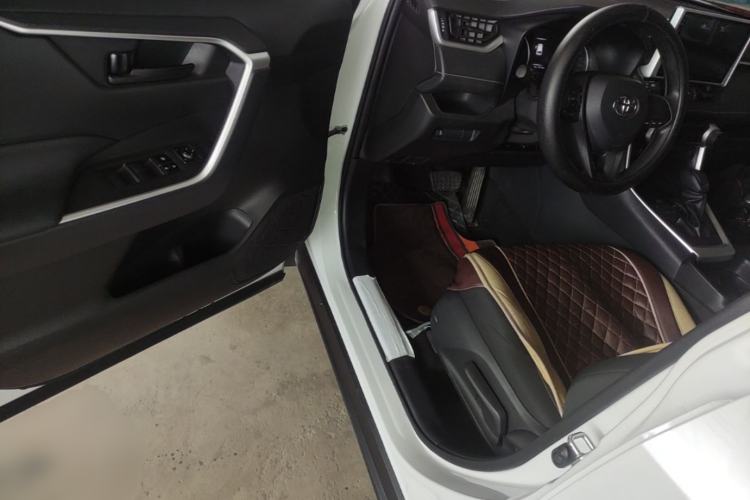 Used Toyota Wildlander 2022 2.0L CVT Two-Wheel Drive Leading Edition Driver Seat