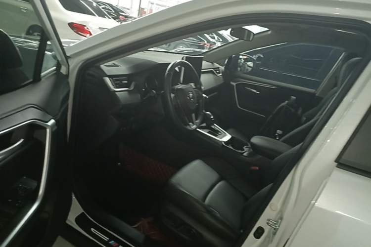 Used Toyota Wildlander 2022 2.0L CVT Two-Wheel Drive Luxury PLUS Edition Driver Seat