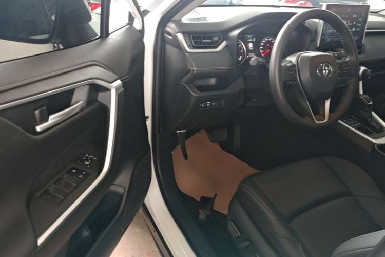 Used Toyota Wildlander 2022 2.0L CVT 4x4 Luxury PLUS Edition Driver Seat