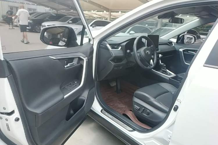 Used Toyota Wildlander 2022 2.0L CVT Two-Wheel Drive Luxury Edition Driver Seat