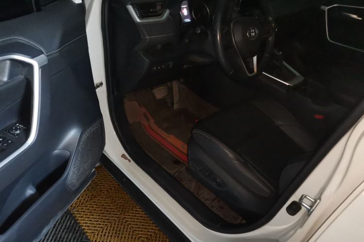 Used Toyota Wildlander 2022 2.0L CVT Two-Wheel Drive Luxury PLUS Edition Driver Seat