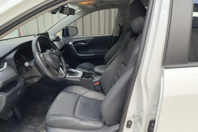Used Toyota Wildlander 2022 2.0L CVT Two-Wheel Drive Luxury PLUS Edition Driver Seat