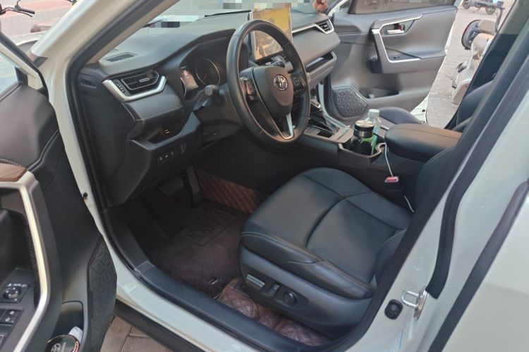 Used Toyota Wildlander 2022 2.0L CVT 4x4 Luxury PLUS Edition Driver Seat