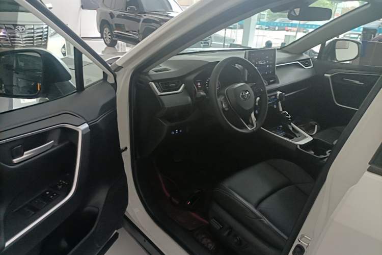 Used Toyota Wildlander 2022 2.0L CVT 4x4 Luxury PLUS Edition Driver Seat