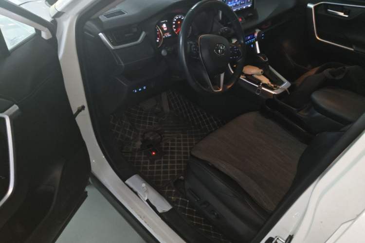 Used Toyota Wildlander 2022 2.0L CVT Two-Wheel Drive Luxury Edition Driver Seat