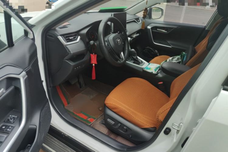 Used Toyota Wildlander 2022 2.0L CVT Two-Wheel Drive Luxury PLUS Edition Driver Seat
