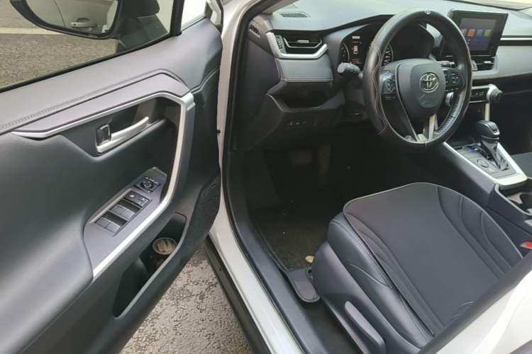 Used Toyota Wildlander 2022 2.0L CVT Two-Wheel Drive Urban Edition Driver Seat