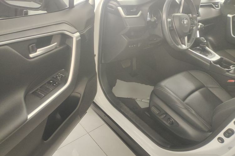 Used Toyota Wildlander 2022 2.0L CVT Two-Wheel Drive Luxury PLUS Edition Driver Seat