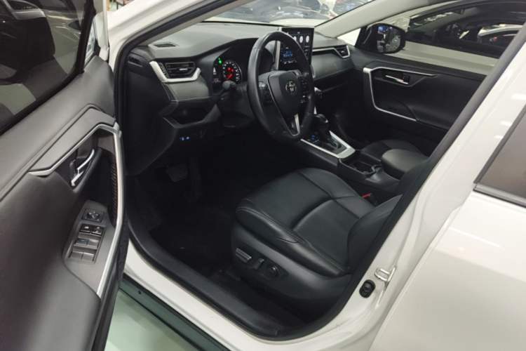 Used Toyota Wildlander 2022 2.0L CVT Two-Wheel Drive Luxury Edition Driver Seat