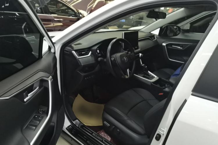 Used Toyota Wildlander 2022 2.0L CVT Two-Wheel Drive Luxury PLUS Edition Driver Seat