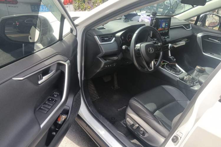 Used Toyota Wildlander 2022 2.0L CVT Two-Wheel Drive Luxury PLUS Edition Driver Seat