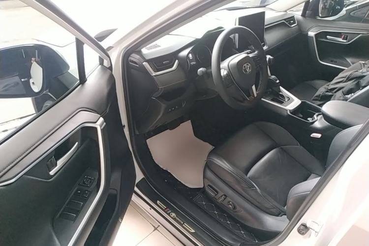 Used Toyota Wildlander 2022 2.0L CVT Two-Wheel Drive Luxury PLUS Edition Driver Seat