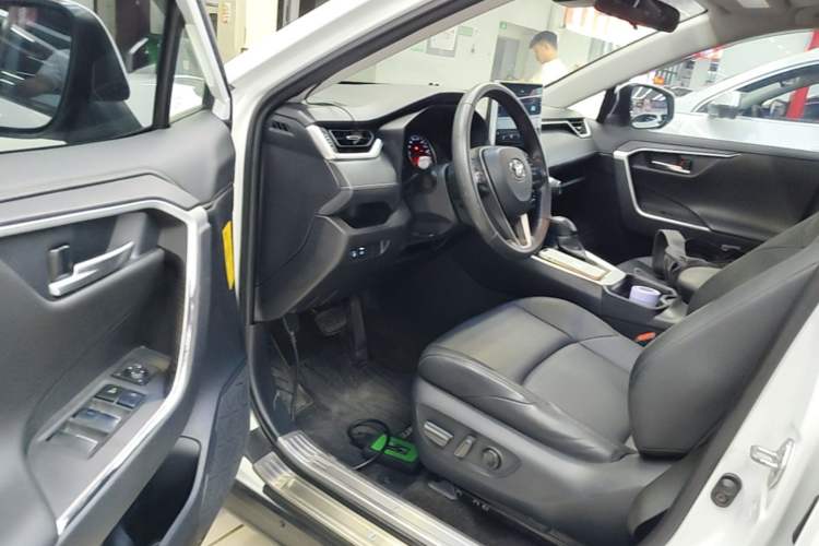 Used Toyota Wildlander 2022 2.0L CVT Two-Wheel Drive Luxury Edition Driver Seat