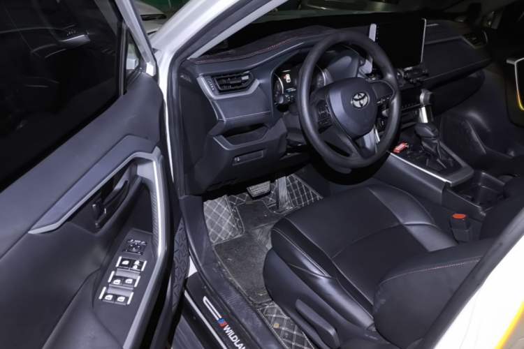 Used Toyota Wildlander 2022 Updated Version 2.0L CVT Two-Wheel Drive Leading Edition Driver Seat