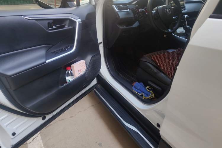 Used Toyota Wildlander 2022 2.0L CVT Two-Wheel Drive Leading Edition Driver Seat