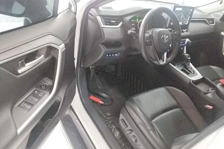 Used Toyota Wildlander 2022 2.0L CVT Two-Wheel Drive Luxury PLUS Edition Driver Seat