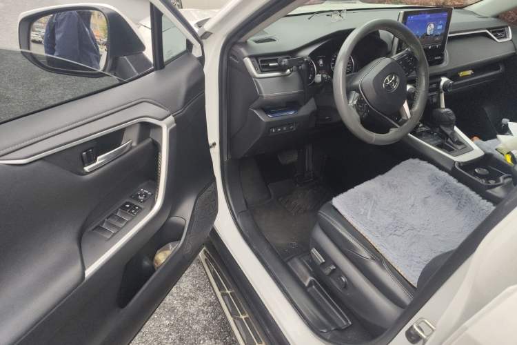 Used Toyota Wildlander 2022 2.0L CVT 4x4 Luxury PLUS Edition Driver Seat