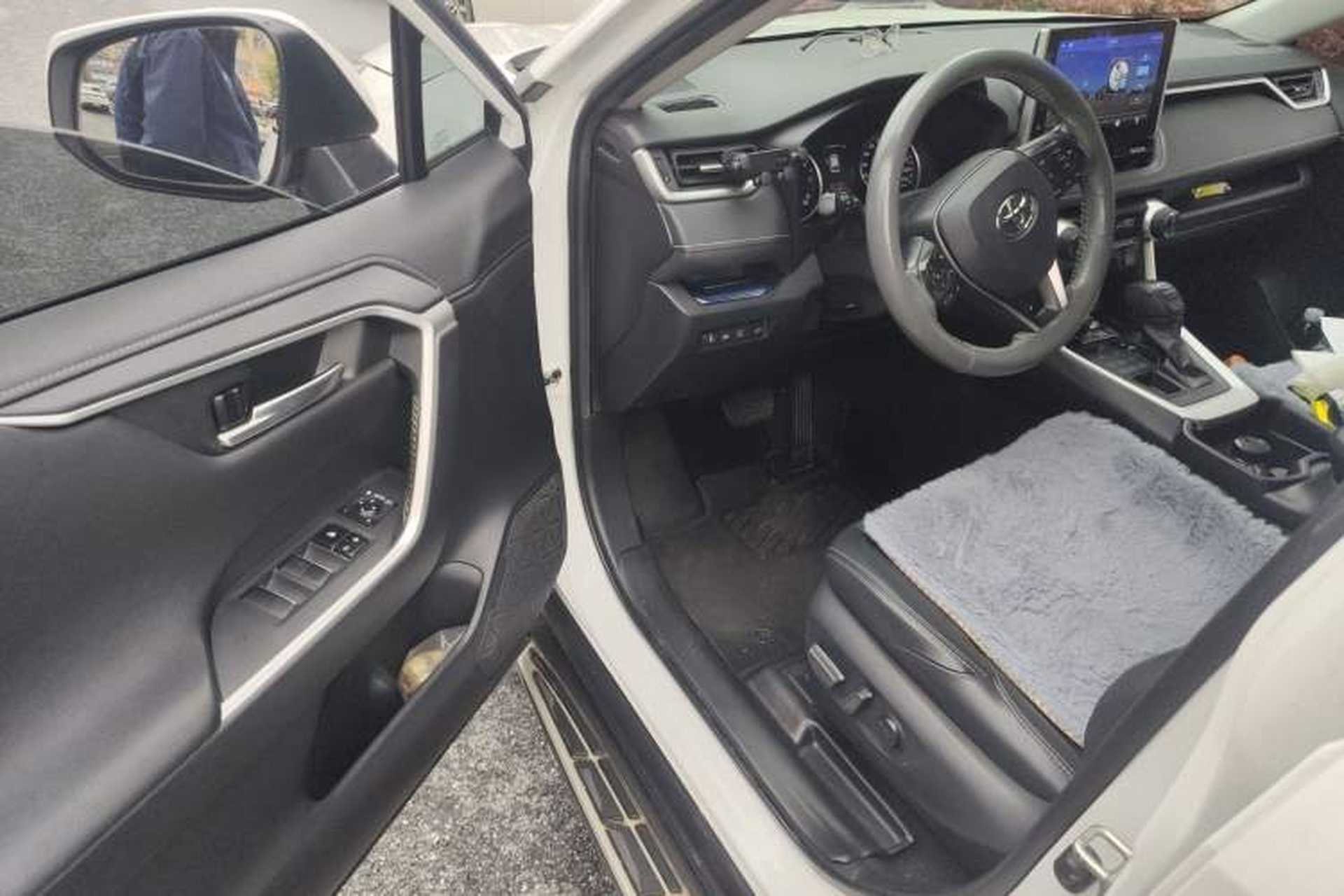 Used Toyota Wildlander 2022 2.0L CVT 4x4 Luxury PLUS Edition Driver Seat
