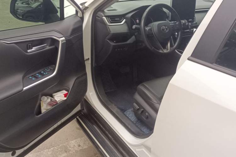 Used Toyota Wildlander 2022 2.0L CVT Two-Wheel Drive Prestige Edition Driver Seat