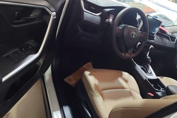 Used Toyota Wildlander 2022 Updated Version 2.0L CVT Two-Wheel Drive Leading Edition Driver Seat