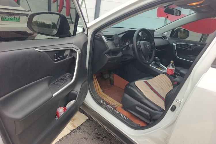 Used Toyota Wildlander 2022 Updated Version 2.0L CVT Two-Wheel Drive Leading Edition Driver Seat