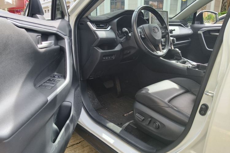 Used Toyota Wildlander 2022 2.0L CVT Two-Wheel Drive Luxury PLUS Edition Driver Seat