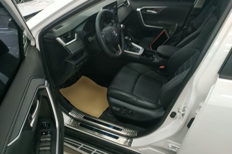 Used Toyota Wildlander 2022 2.0L CVT Two-Wheel Drive Luxury PLUS Edition Driver Seat