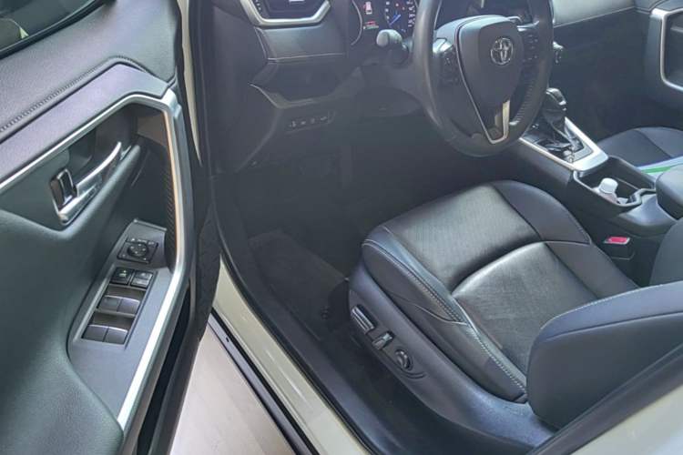 Used Toyota Wildlander 2022 Dual-Engine 2.5L E-CVT Two-Wheel Drive Prestige Edition Driver Seat